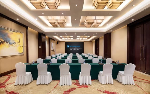 Wyndham Xinyang Downtown