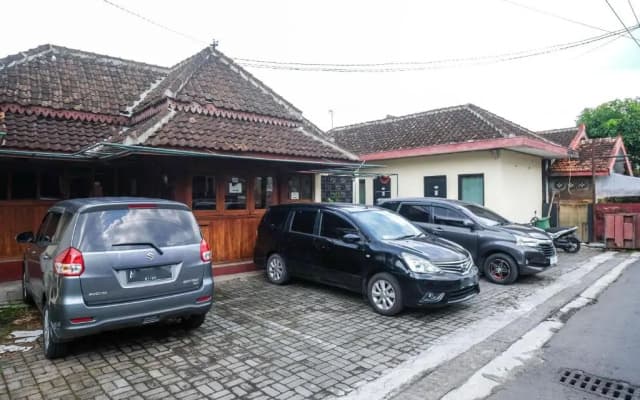 RedDoorz Near Danurejan Malioboro