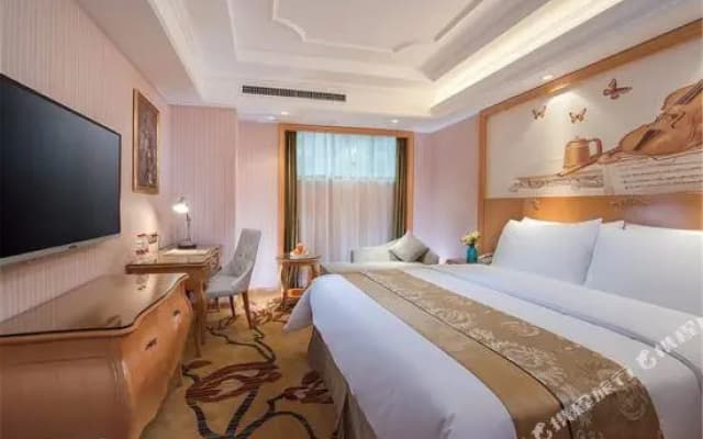 Vienna International Hotel (Nanning Baisha Shizhuling Metro Station)