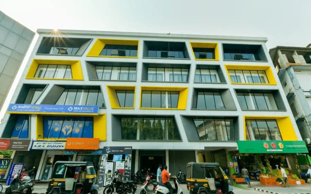 OYO 13221 Calicut Inn