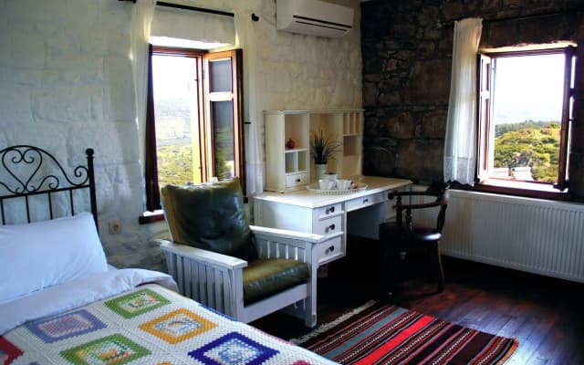 Assos Nar Konak