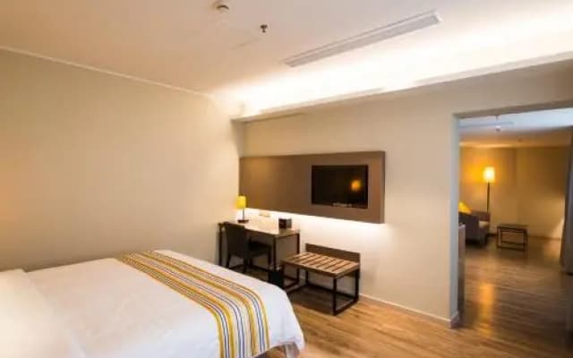 Home Inn Plus Nanjing Longjiang Dinghuaimen