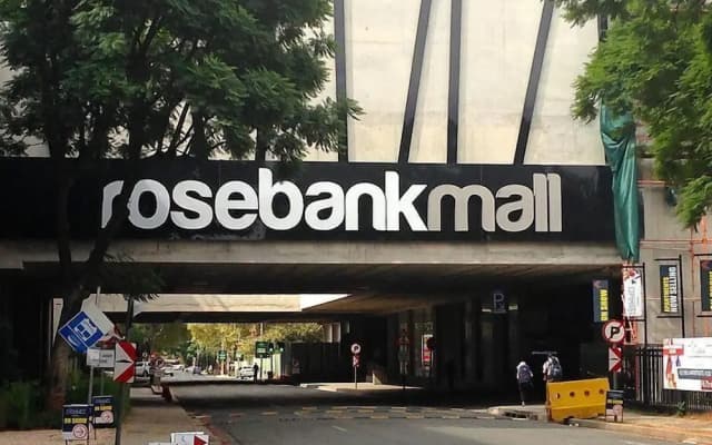 Lovely Rosebank 1-bedroom condo with pool & cinema