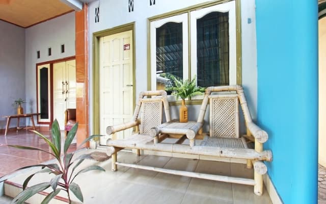 OYO Life 92960 Rumah Kos Kita