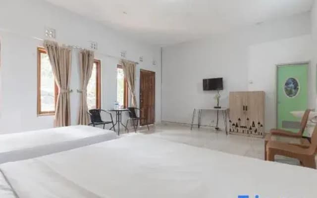 Urbanview Hotel d'Pineapple Villa Ciater by RedDoorz