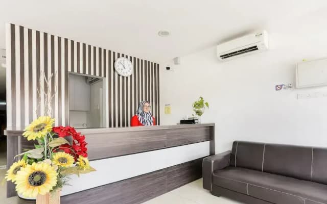 Rich Hotel by OYO Rooms