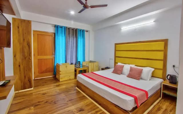 Hotel beas river retreat