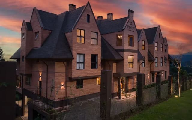 Pinot Hotel
