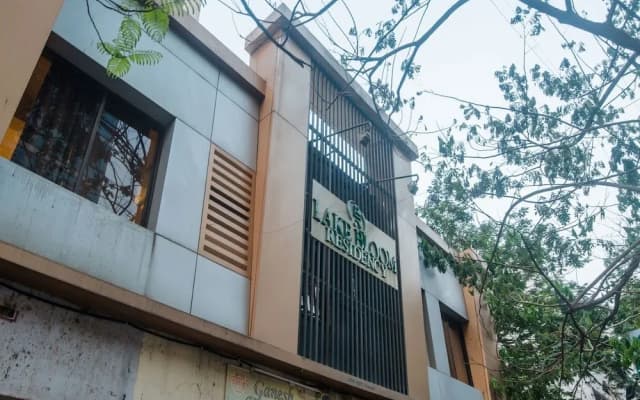 OYO 11908 Hotel Lake Bloom Residency