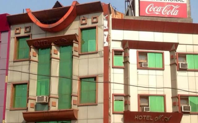Hotel The Golden Oak Central by Citrus Prime