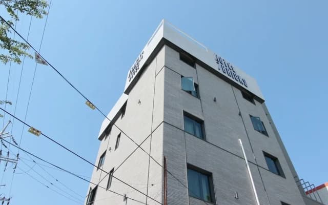 Seven Bricks Hotel