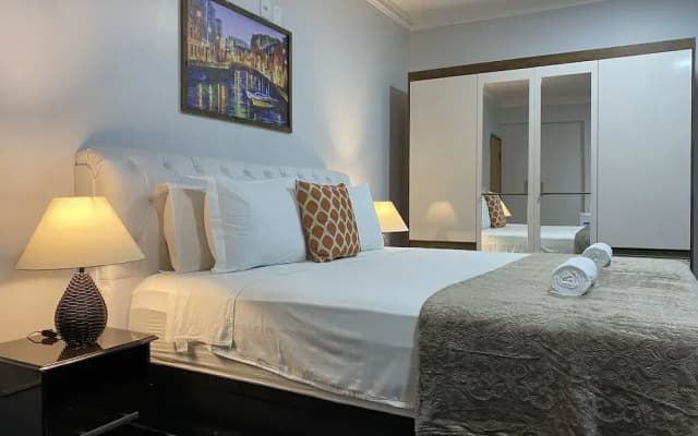 B & A Suites Inn