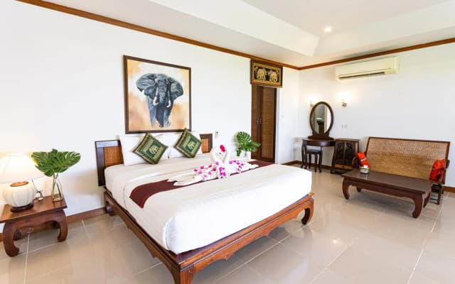 Lipa Lodge Beach Resort