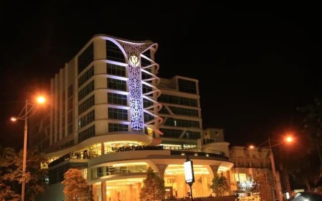 Golden Tulip Galaxy Hotel