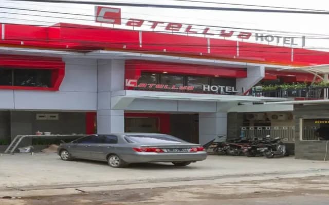RedDoorz near Istana Plaza 2