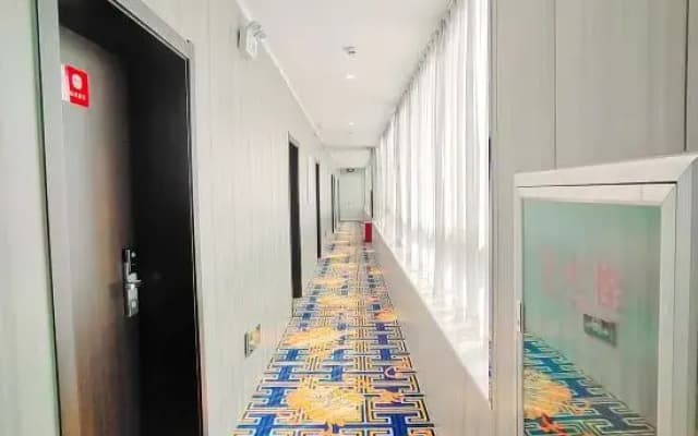 Shell Hotel (Binzhou Zhanhua Shopping Mall Road)