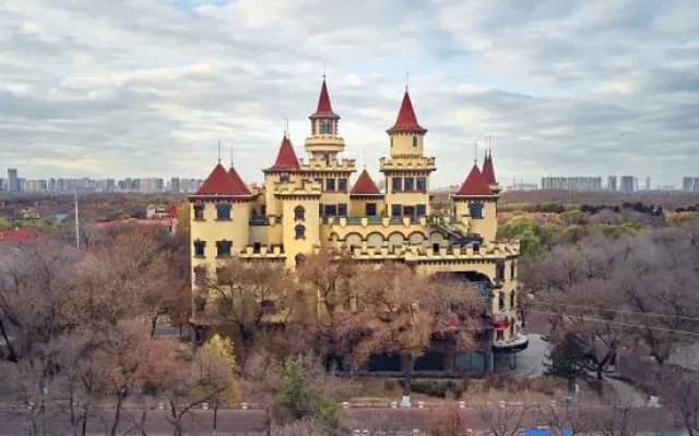 Harbin Sun Castle Resort Hotel (Ice and Snow World Branch on Central Street)
