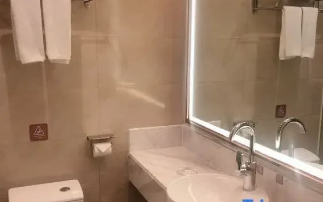 Vienna Hotel (Kaili Stadium)
