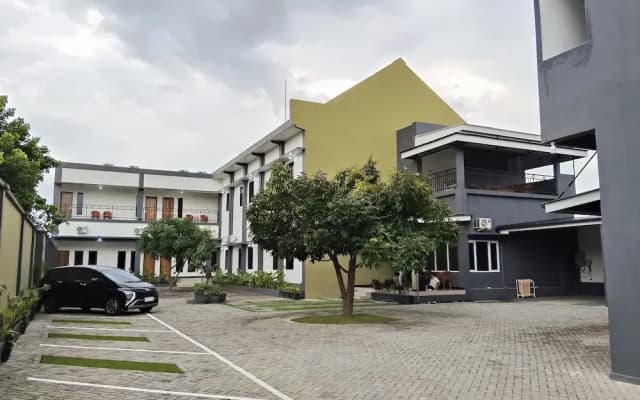RR -2 Syariah Hotel SLG