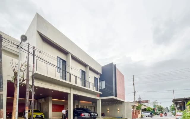 Urbanview Tigatuju Living Blitar