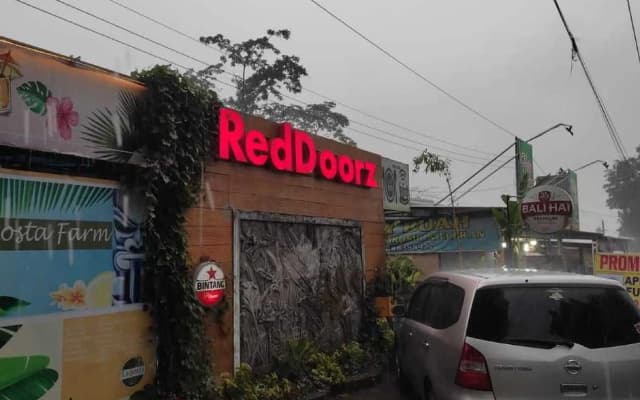 RedDoorz @ Jalan Raya Baturaden