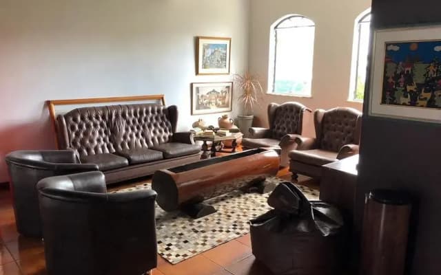 Chez Les Rois Guesthouse