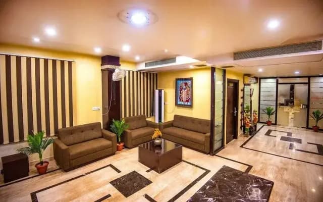 Fabhotel Gold Leaf I