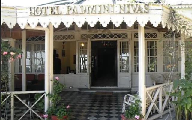 Hotel Padmini Nivas