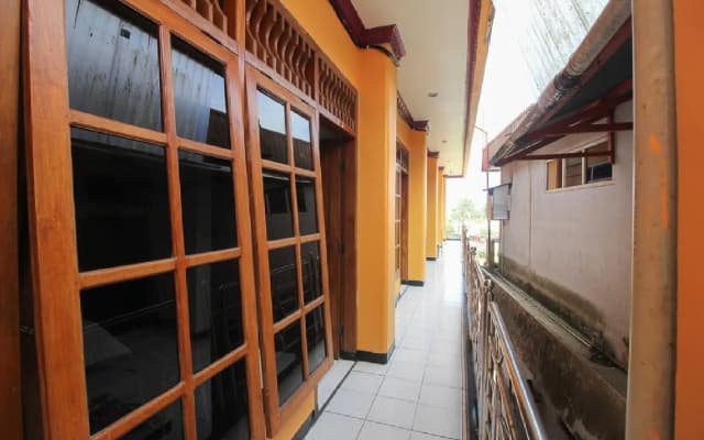 RedDoorz near Sarangan Lake