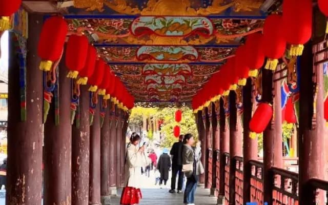 Qingcheng Mountain Street ancient town Joy Hotel. Time Flowers. Scenic Center Pedestrian Street Shop