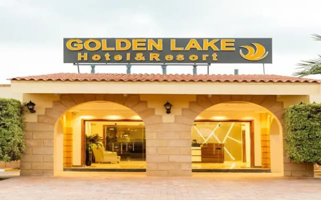Golden Lake Marina Hotel