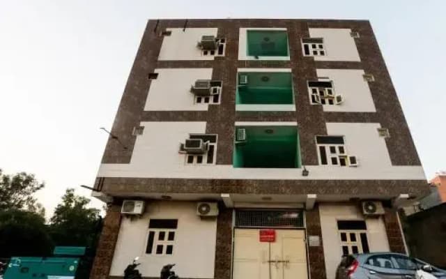 Bandral Residency  by OYO Rooms