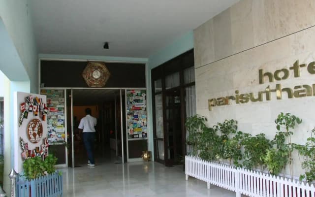 Hotel Parisutham