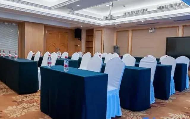 Vienna Hotel (Luoyang Wanda Plaza Wangcheng Park Branch)