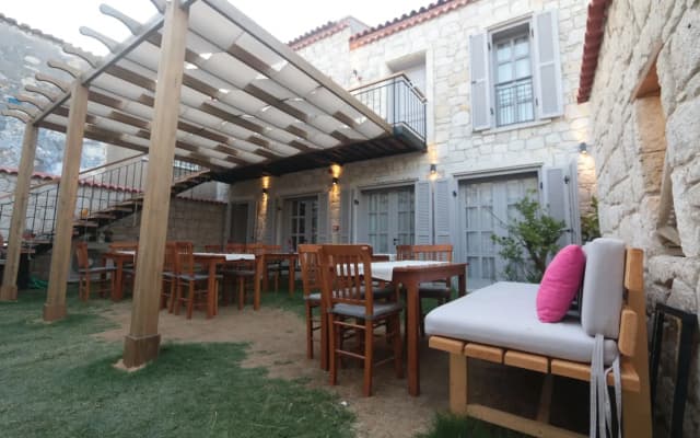 Alacati Cona Otel