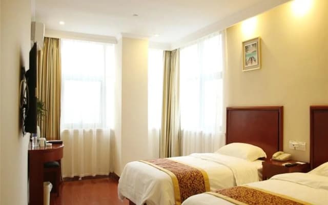 GreenTree Inn ZhangJiaKou Qiaoxi District WuYi East Street JianXing Express Hotel