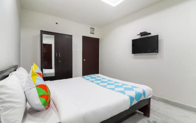 OYO Flagship 75583 Thatipally Mansion