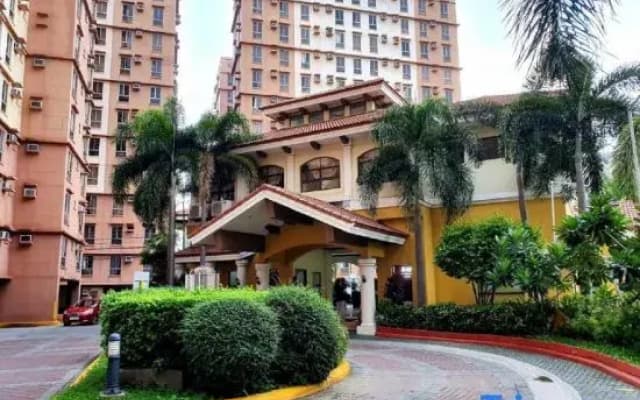 Near Manila Airport, "Hotel Style" Studio Condo With Kitchen + Pool, 5G