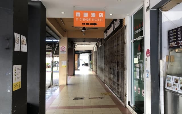 OYO 90668 Joy Inn