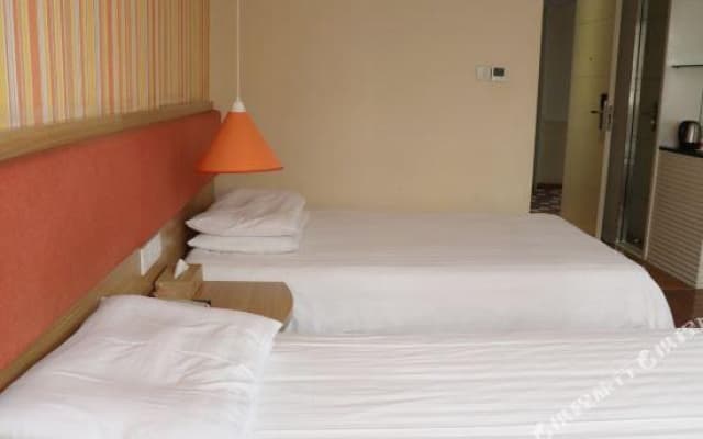 Home Inns (Xianning Yinquan Avenue Hot Spring branch)