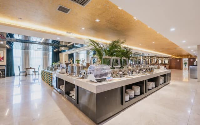 Xinjiang Runjin International Hotel (Kuitun Meimei Park)