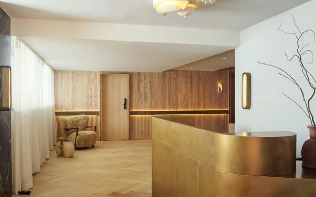 Morea House, Autograph Collection