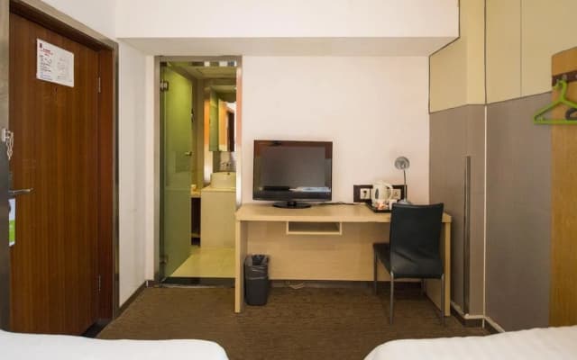 Motel Shanghai Caoyang New Village Fengqiao Road Metro Station
