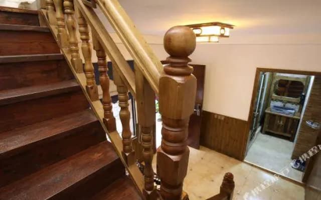 Xingfu Wutuobang Gufeng Qingshe Hostel