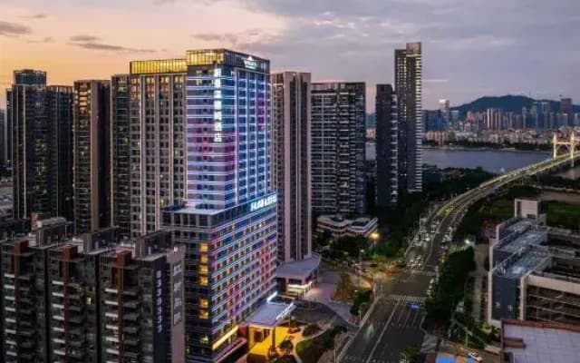 Wingate • Wyndham Grand Riverside Hotel (Gongbei Port Plaza Huafa Shangdu Branch)