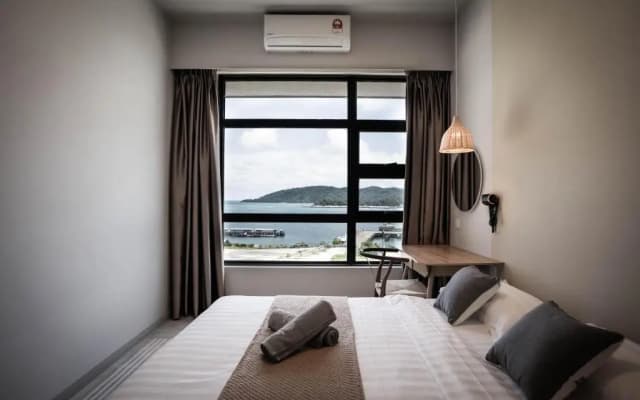 Jesselton Quay by Pinstay
