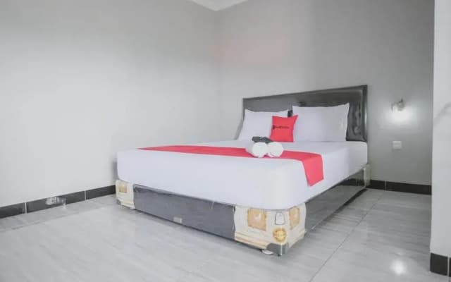 RedDoorz Syariah near Tugu Juang Jambi 2