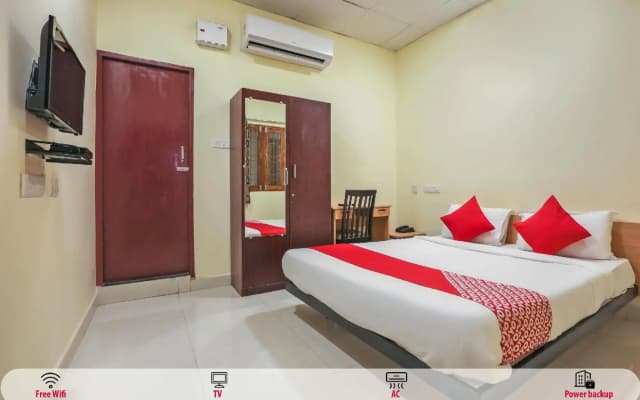 Om Sakthi Complex Pethuchettypet by OYO Rooms
