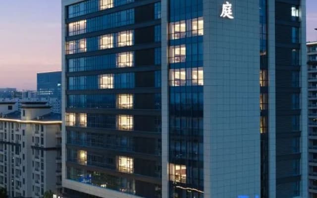 Tongxiang Jinyue Maison New Century Hotel