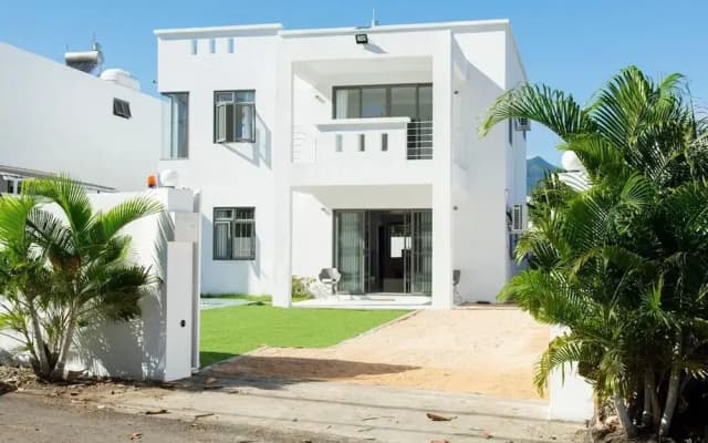 4 Bedroom Private Villa Villa La Tourelle